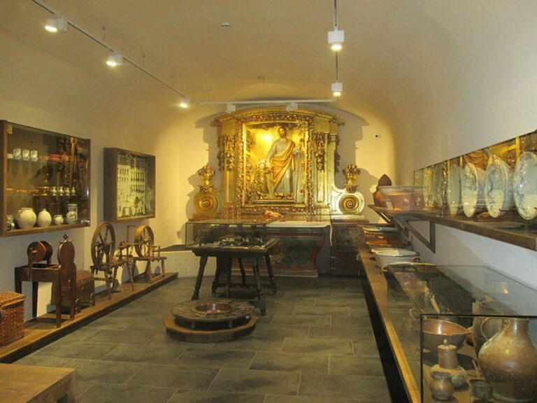 Museo-carmelitano.-Ajuar-conventual.